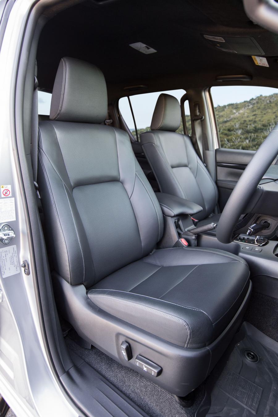 Интерьер Toyota Hilux Rugged X Double Cab 2018 года  (AU) (фото 43 из 46)